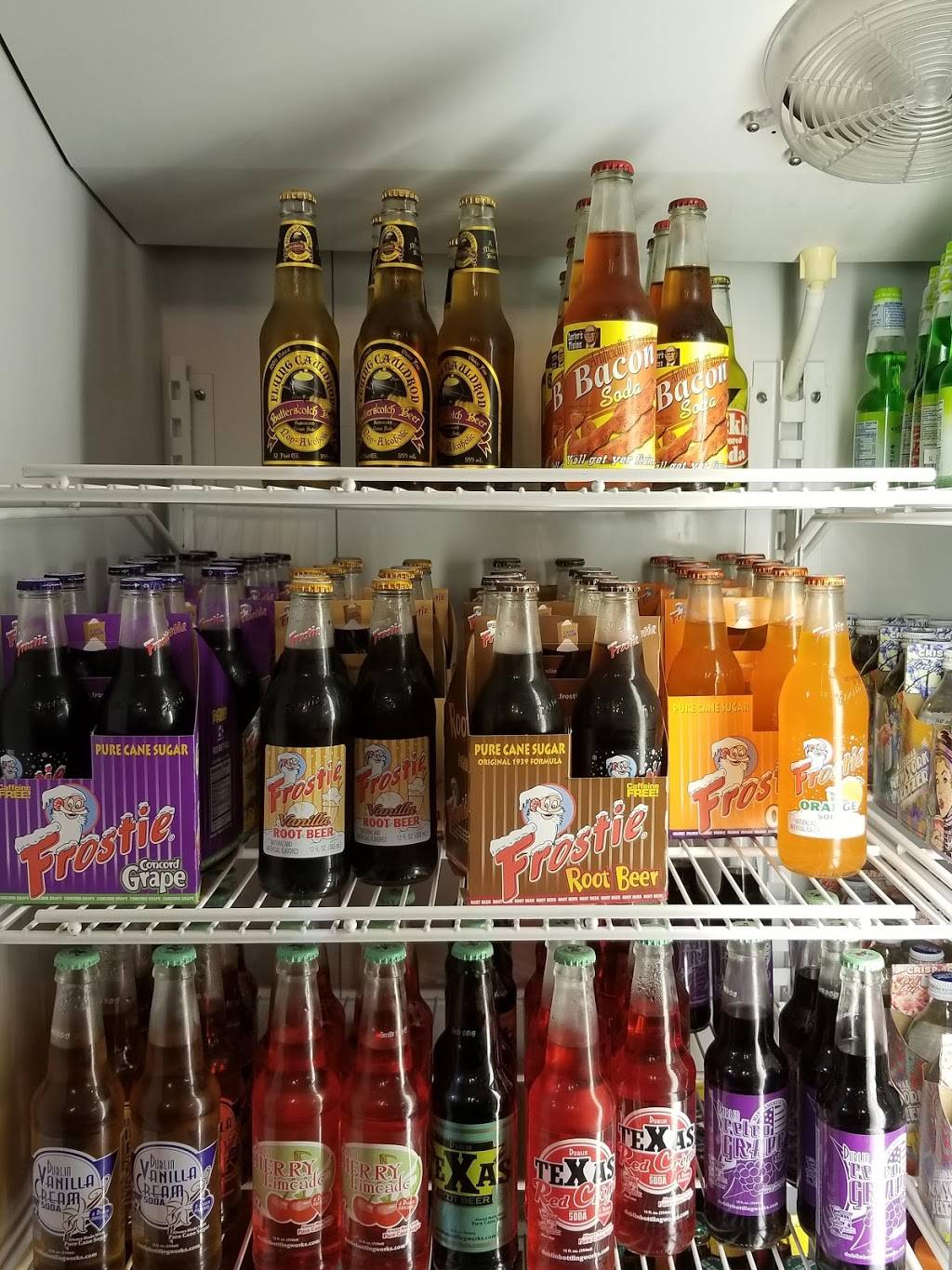 Hubcap Grill Galveston | restaurant | 2021 Strand St #3, Galveston, TX 77550, USA | 4092203551 OR +1 409-220-3551