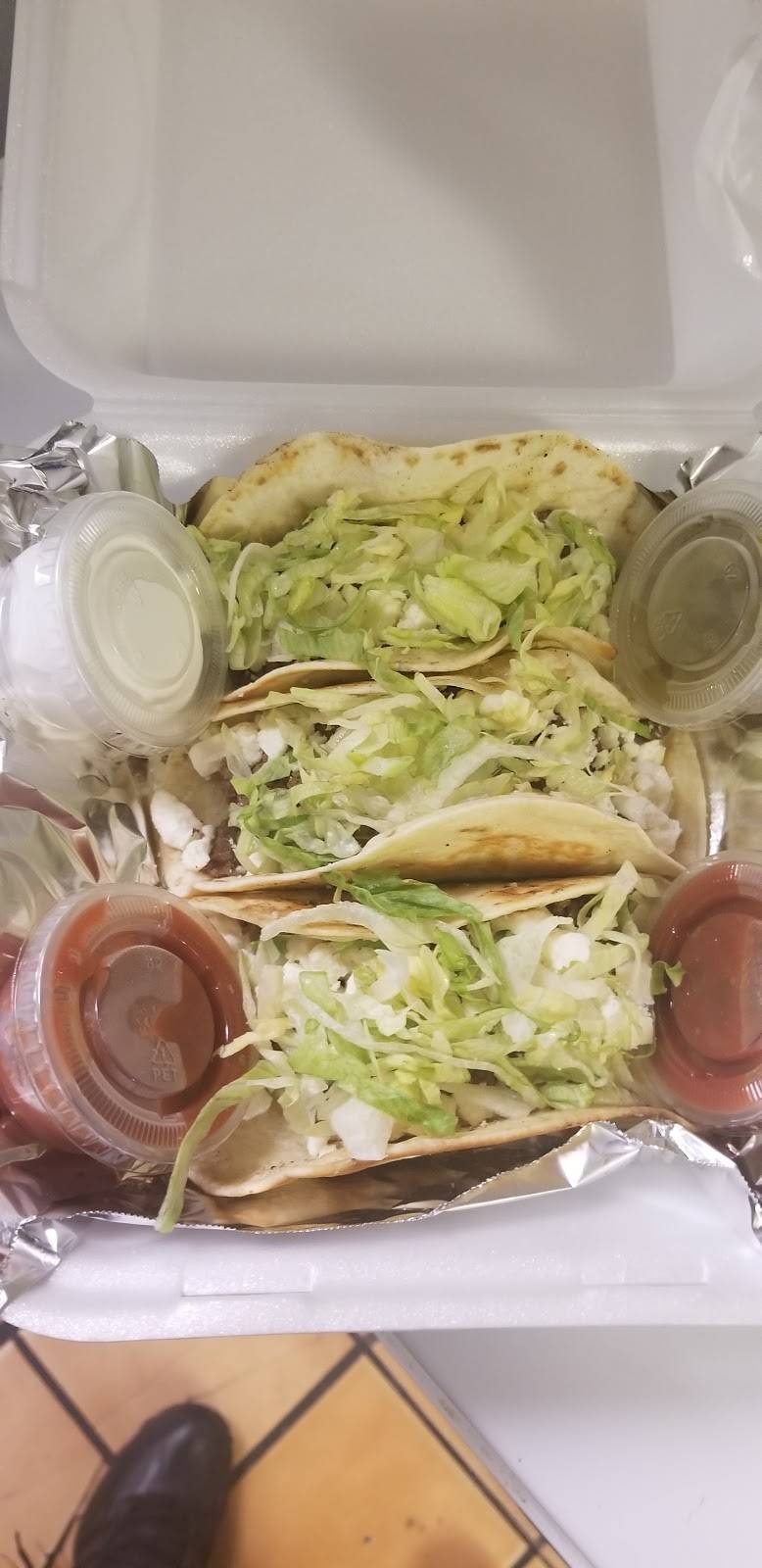 JUNIORS COCKTAIL LOUNGE | restaurant | 3300 W Lincoln Ave, Milwaukee, WI 53215, USA | 4143065285 OR +1 414-306-5285