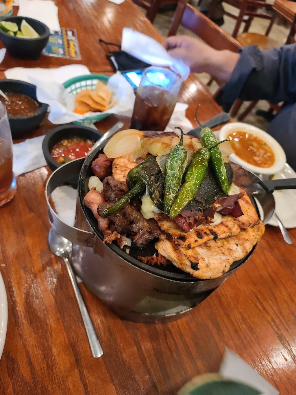 Dannys Restaurant | restaurant | 9720 McPherson Rd, Laredo, TX 78045, USA | 9567951358 OR +1 956-795-1358