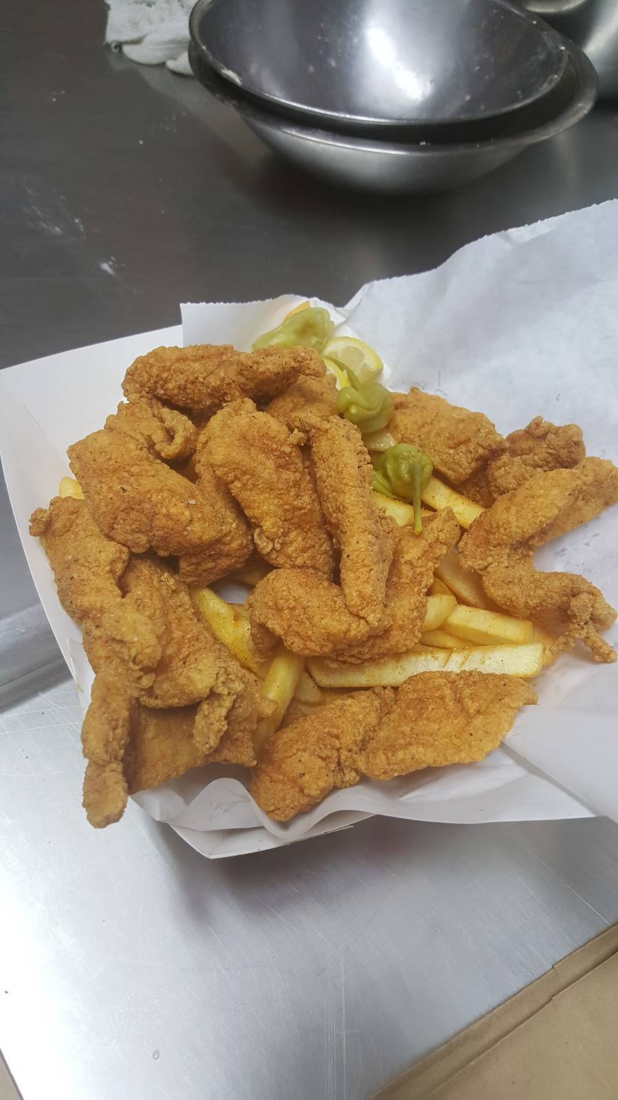 Family House of Fish & Poultry | restaurant | 25140 Mission Blvd, Hayward, CA 94544, USA | 5108864112 OR +1 510-886-4112