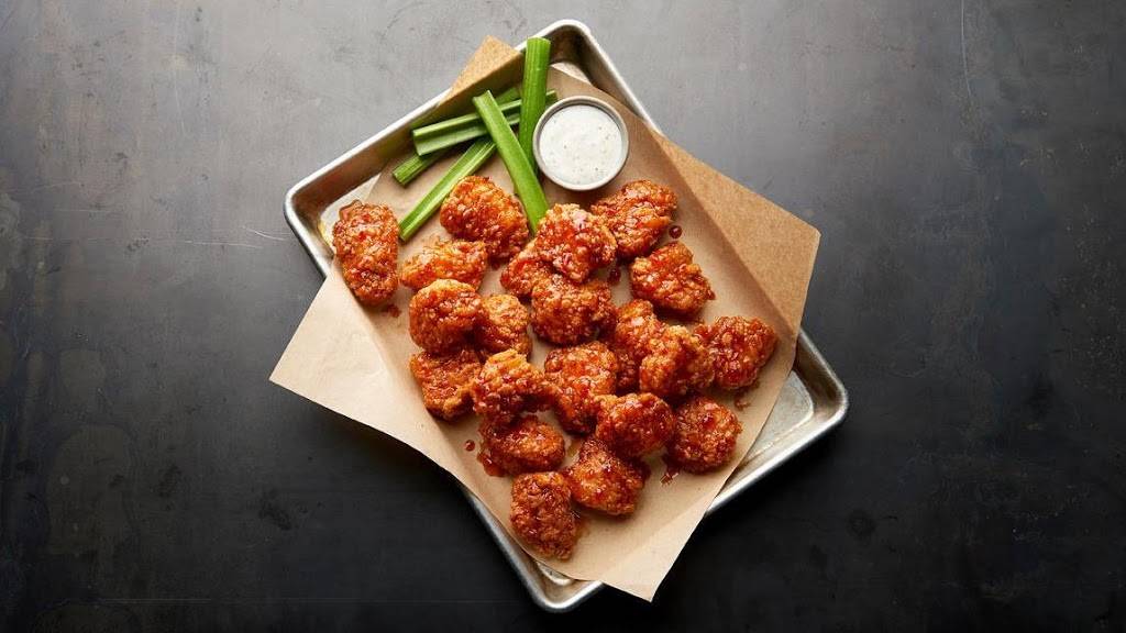 Buffalo Wild Wings | meal takeaway | 32401 Temecula Pkwy, Temecula, CA 92592, USA | 9513030225 OR +1 951-303-0225