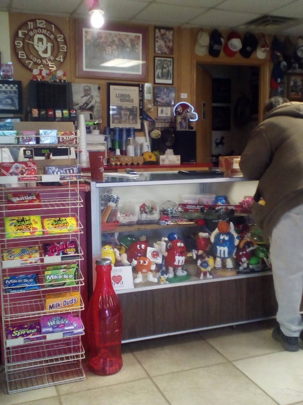 Whitewater Pizza Parlor | restaurant | 209 S Main St, Whitewater, KS 67154, USA | 3167992111 OR +1 316-799-2111