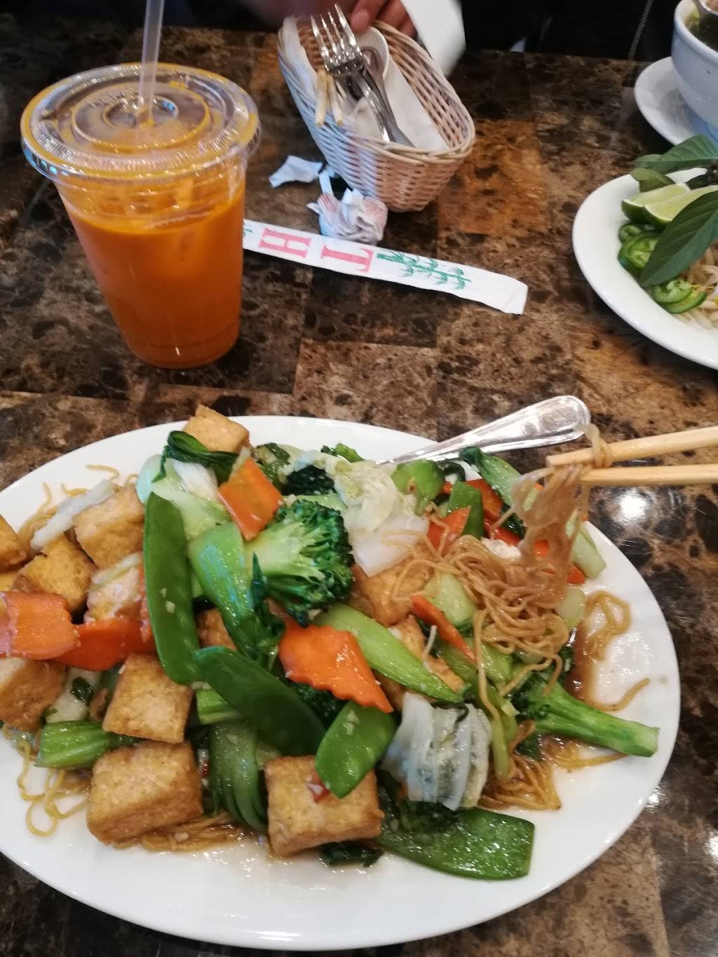 Pho 62 Grill and Noodle | restaurant | 1420 S Riverside Ave, Rialto, CA 92376, USA | 9094214887 OR +1 909-421-4887