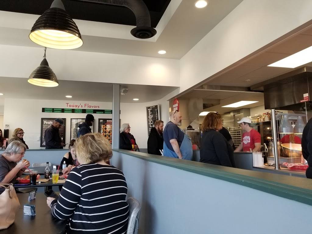 Ritzys | restaurant | 4615 N High St, Columbus, OH 43214, USA | 6147548960 OR +1 614-754-8960