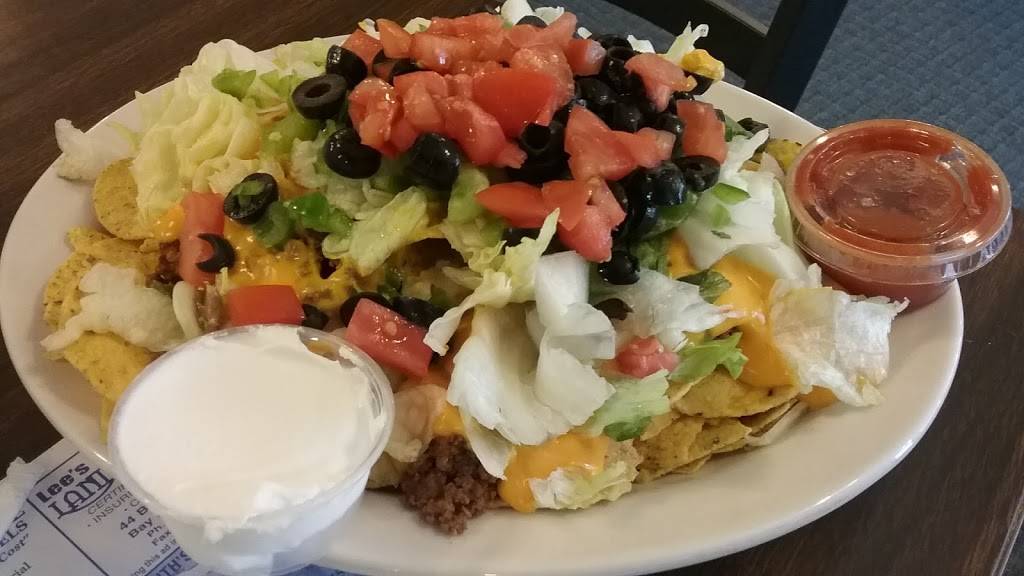 Lamplighter | restaurant | 8850 Unionville Rd, Sebewaing, MI 48759, USA | 9898839224 OR +1 989-883-9224