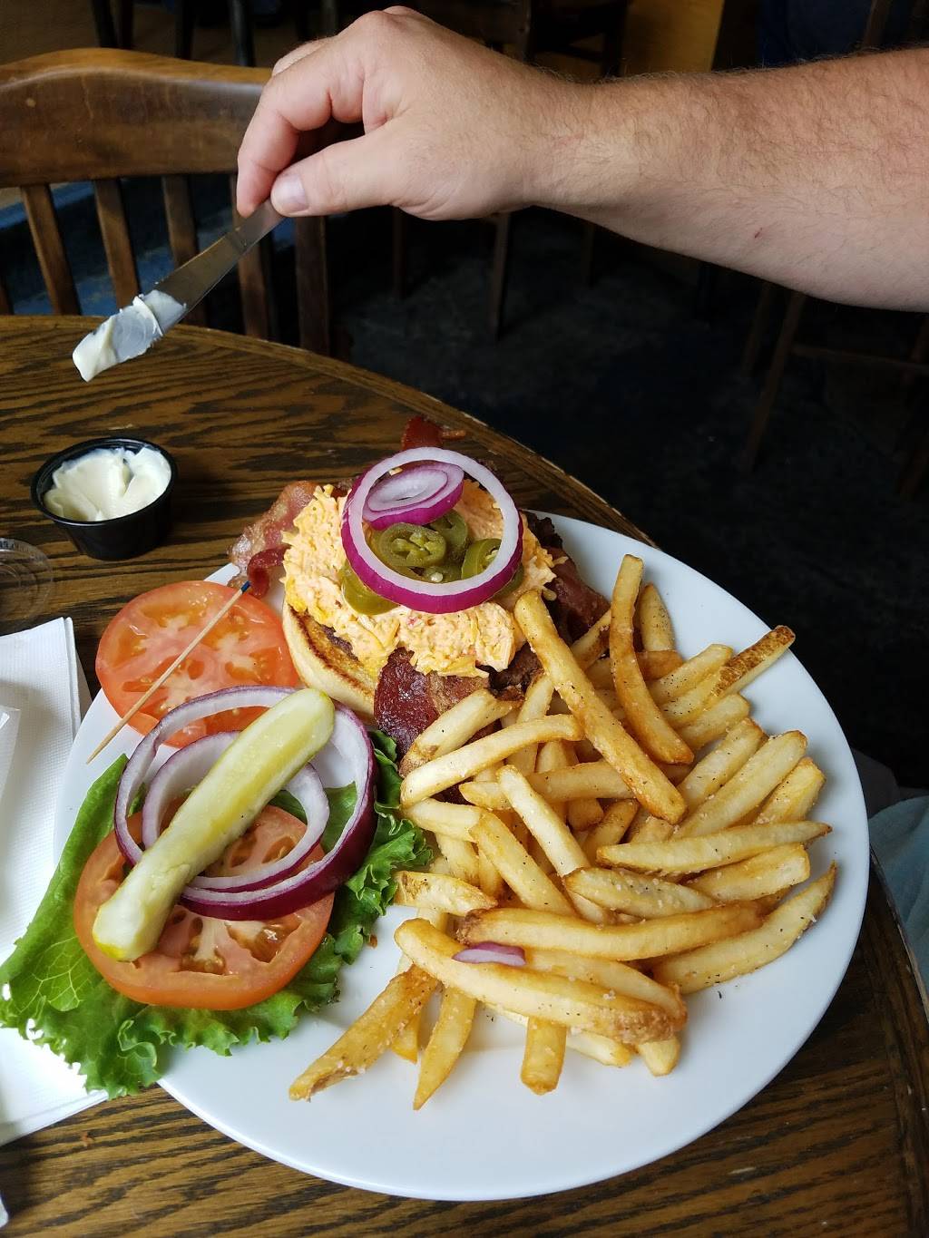 Universal Joint | restaurant | 532 Lookout St, Chattanooga, TN 37403, USA | 4234683725 OR +1 423-468-3725