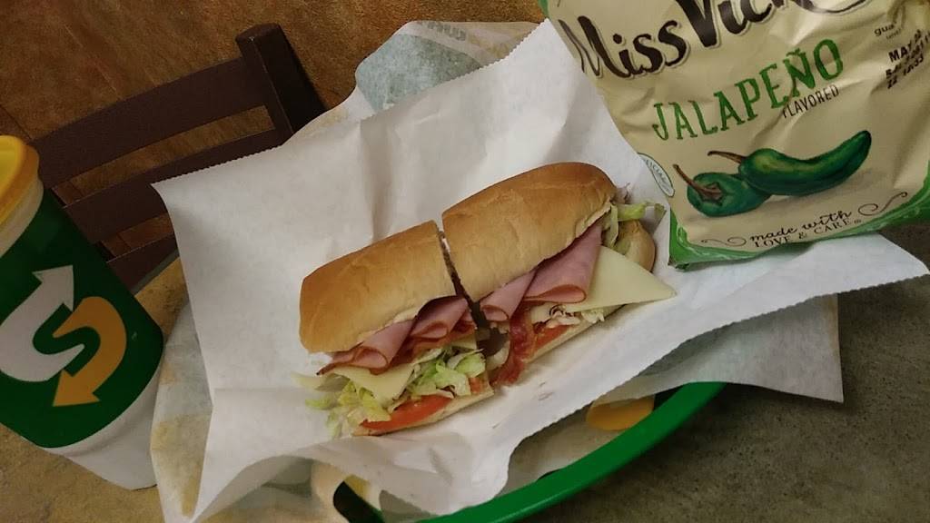 Subway Restaurants | restaurant | 18459 US-41, Lutz, FL 33549, USA | 8139487745 OR +1 813-948-7745