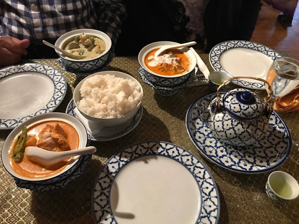 Siam Garden | restaurant | 2 Bridge Ave, Red Bank, NJ 07701, USA | 7322241233 OR +1 732-224-1233