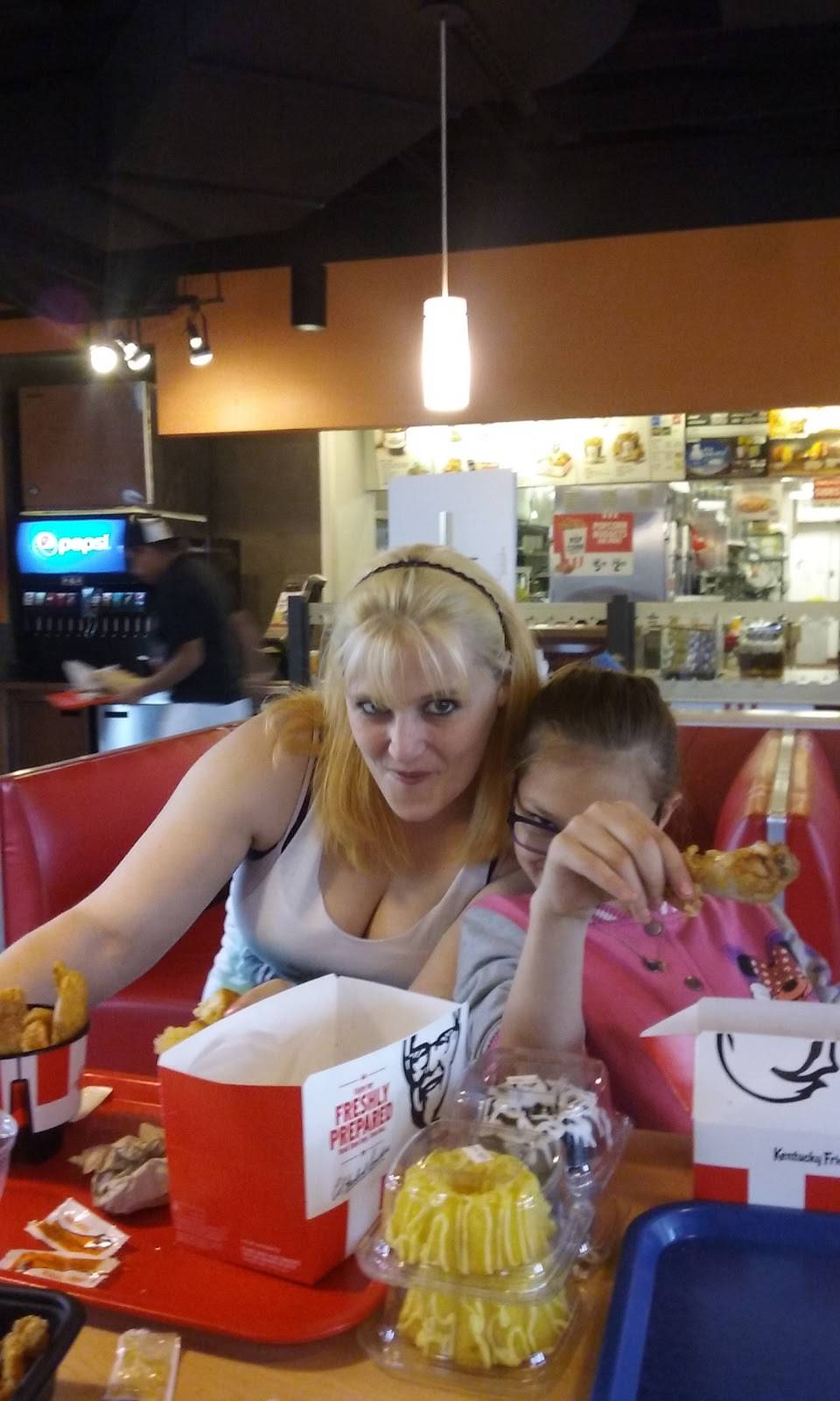 KFC | restaurant | 635 S 7th St, Kansas City, KS 66105, USA | 9132814109 OR +1 913-281-4109