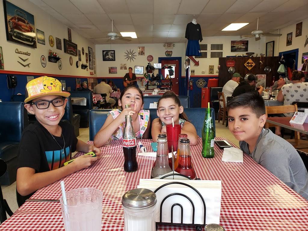 Sandis Diner | meal takeaway | 704 Ayers St, Corpus Christi, TX 78404, USA | 3613343850 OR +1 361-334-3850