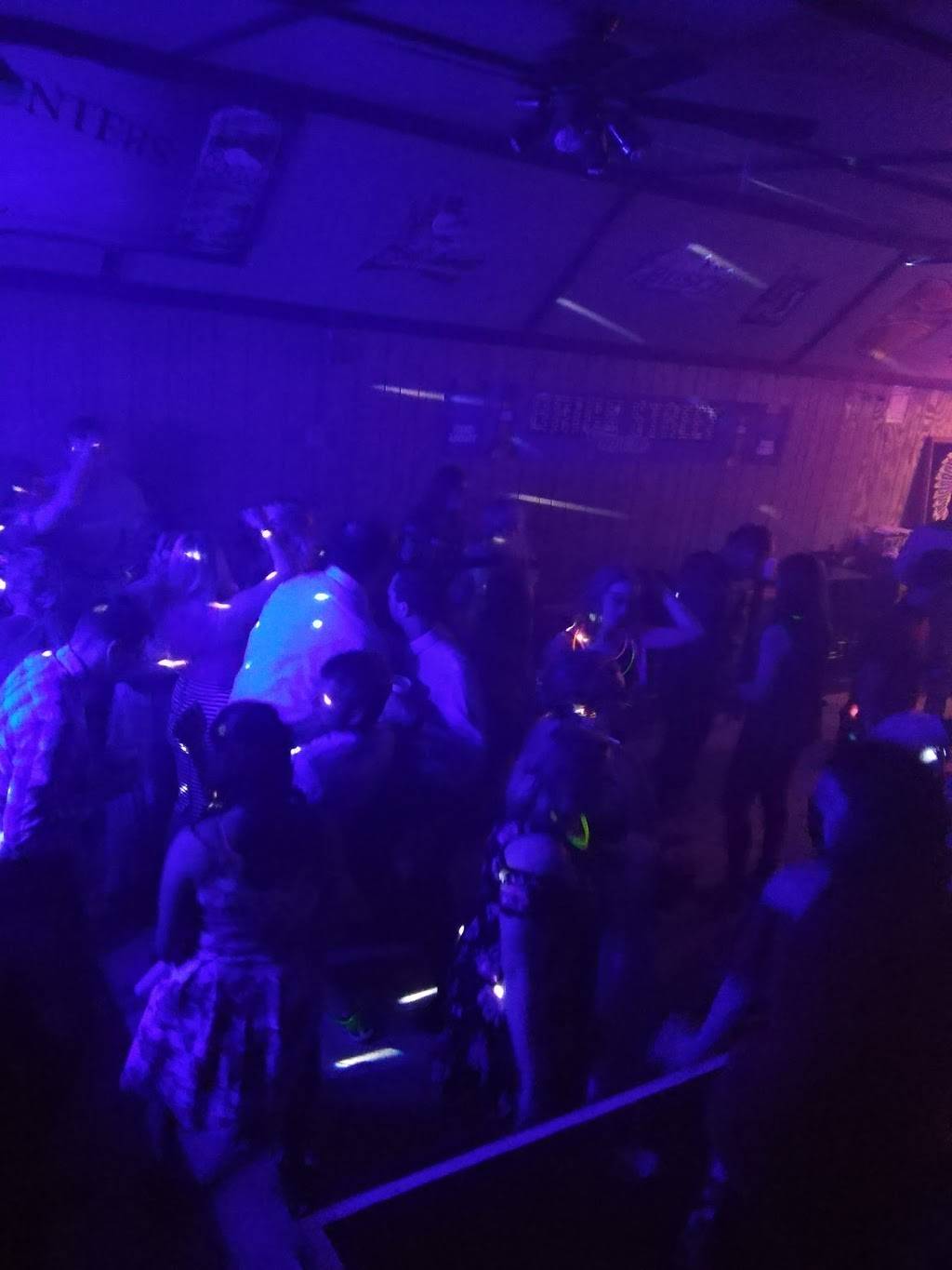 Brick Street Tavern | restaurant | 107 Wayne St, Fort Recovery, OH 45846, USA | 4193754888 OR +1 419-375-4888