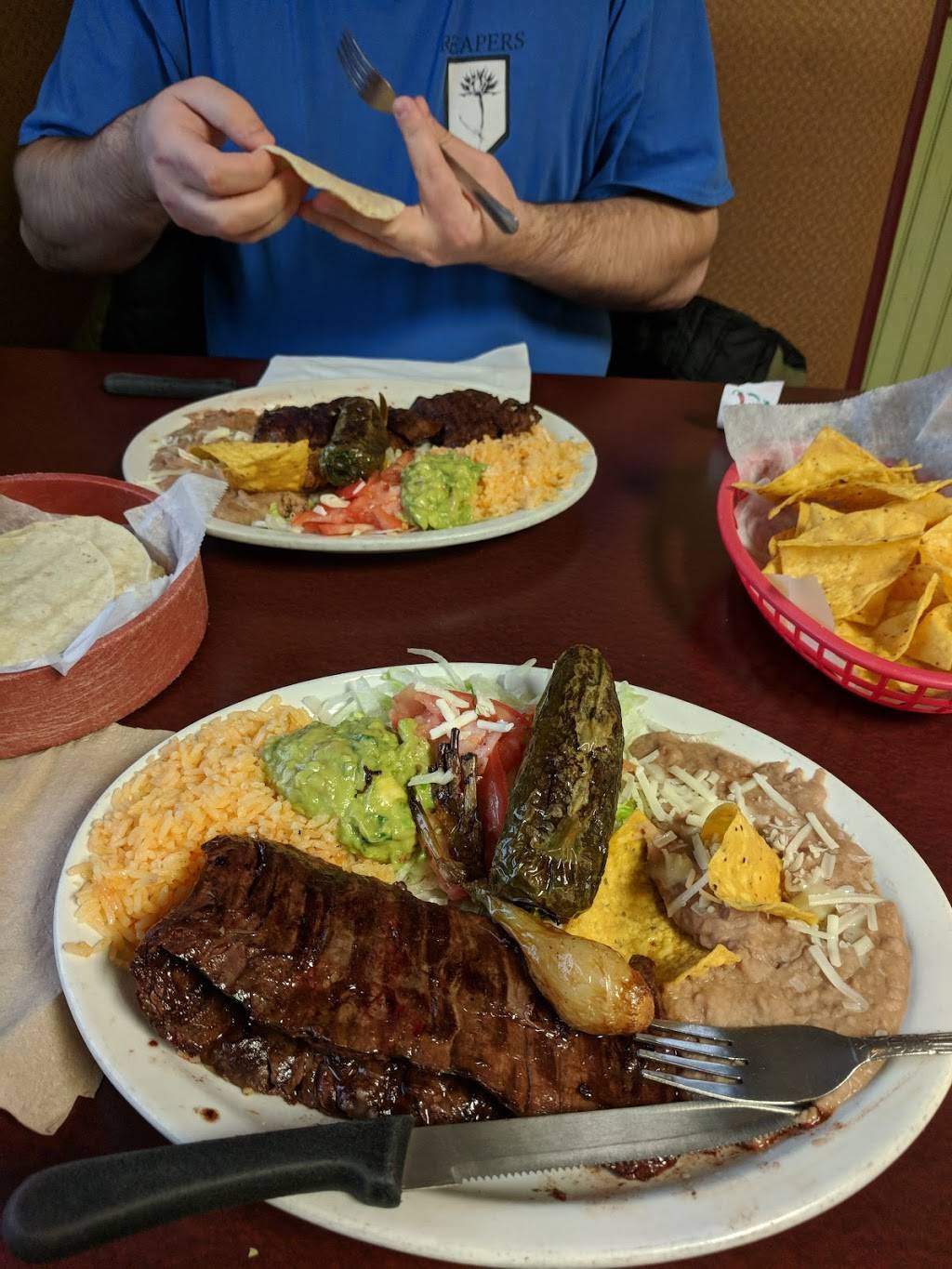 Los Burritos Tapatios | restaurant | 109 W Boughton Rd, Bolingbrook, IL 60440, USA | 6307547771 OR +1 630-754-7771