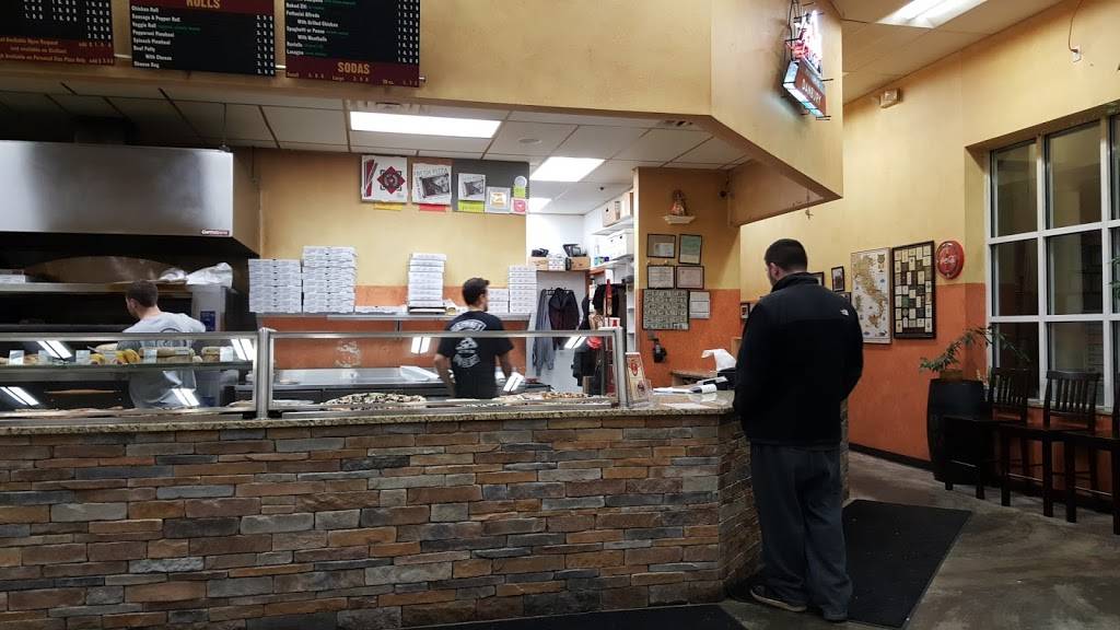 Tuscaneros Pizza | restaurant | 113 Mill Plain Rd, Danbury, CT 06811, USA | 2037918654 OR +1 203-791-8654