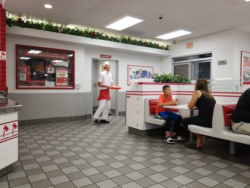 In-N-Out Burger | restaurant | 26482 Towne Centre Dr, Foothill Ranch, CA 92610, USA | 8007861000 OR +1 800-786-1000