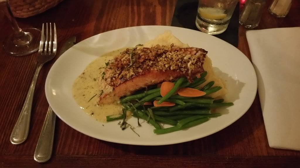 Parrotts On Eleventh | restaurant | 105 S 11th St, Morehead City, NC 28557, USA | 2527730532 OR +1 252-773-0532