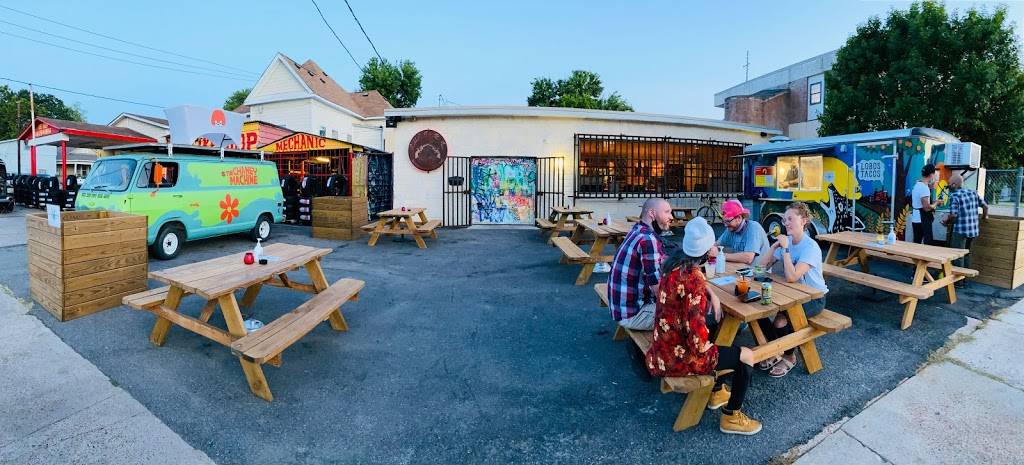 Rabbits Got the Gun | restaurant | 708 Hogan St, Houston, TX 77009, USA | 3463358367 OR +1 346-335-8367