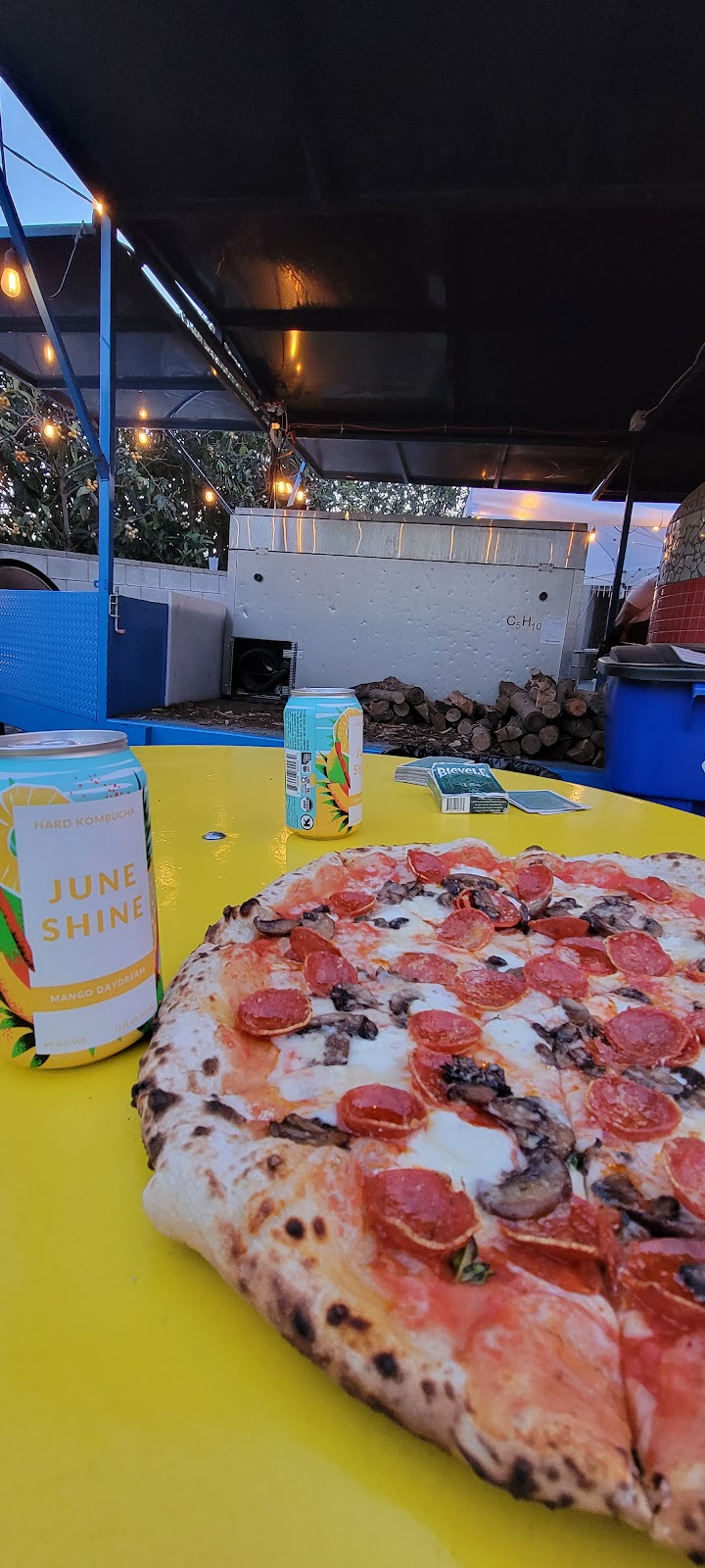 Side Pie | restaurant | 900 E Altadena Dr, Altadena, CA 91001, USA | 7077433743 OR +1 707-743-3743