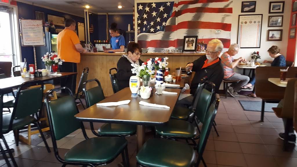 Family Ties Restaurant | restaurant | 904 Webb Ave, Crossville, TN 38555, USA | 9314565141 OR +1 931-456-5141