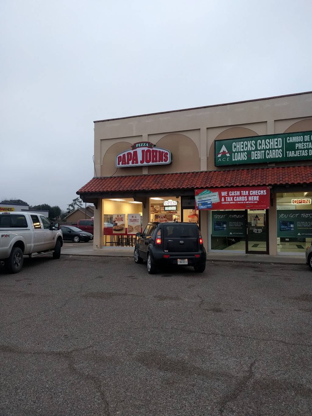Papa Johns Pizza | restaurant | 729 S 14th St, Kingsville, TX 78363, USA | 3615957272 OR +1 361-595-7272