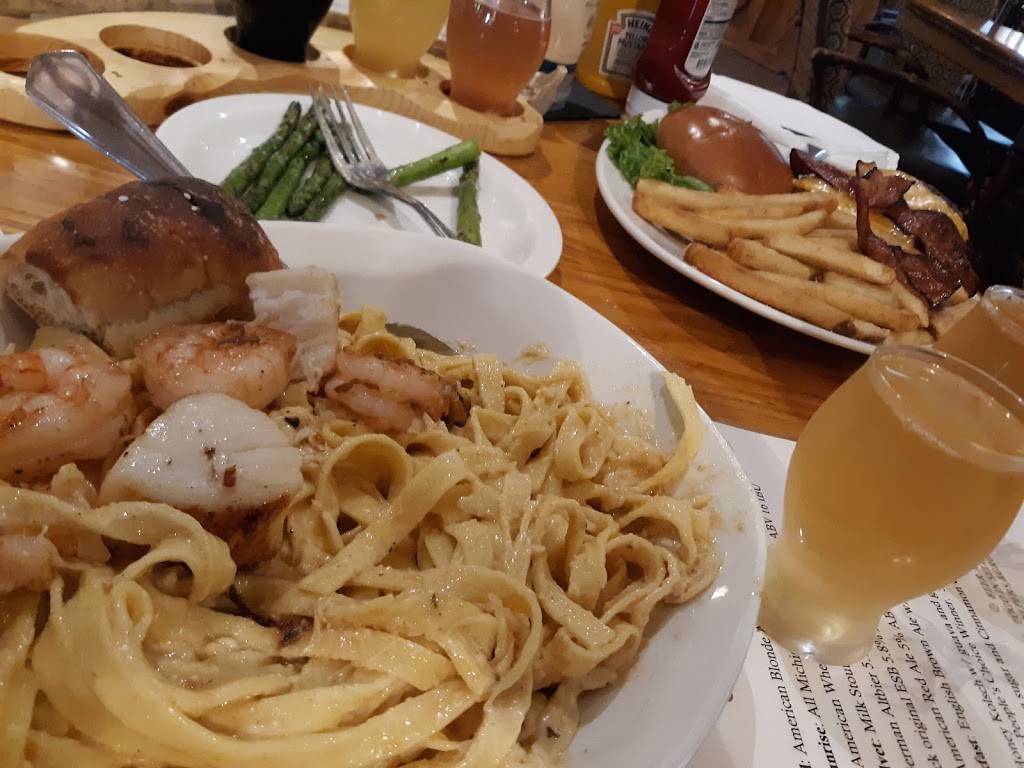 Big Buck Brewery | restaurant | 550 S Wisconsin Ave, Gaylord, MI 49735, USA | 9894487072 OR +1 989-448-7072