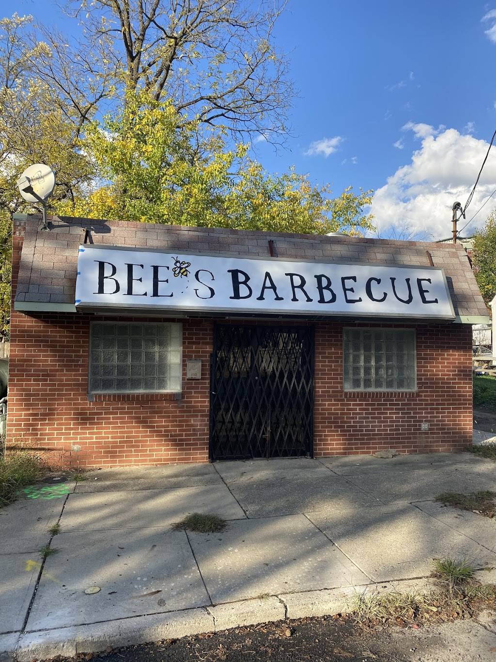 Bees Barbecue | restaurant | 5910 Chandler St, Cincinnati, OH 45227, USA | 5135464568 OR +1 513-546-4568