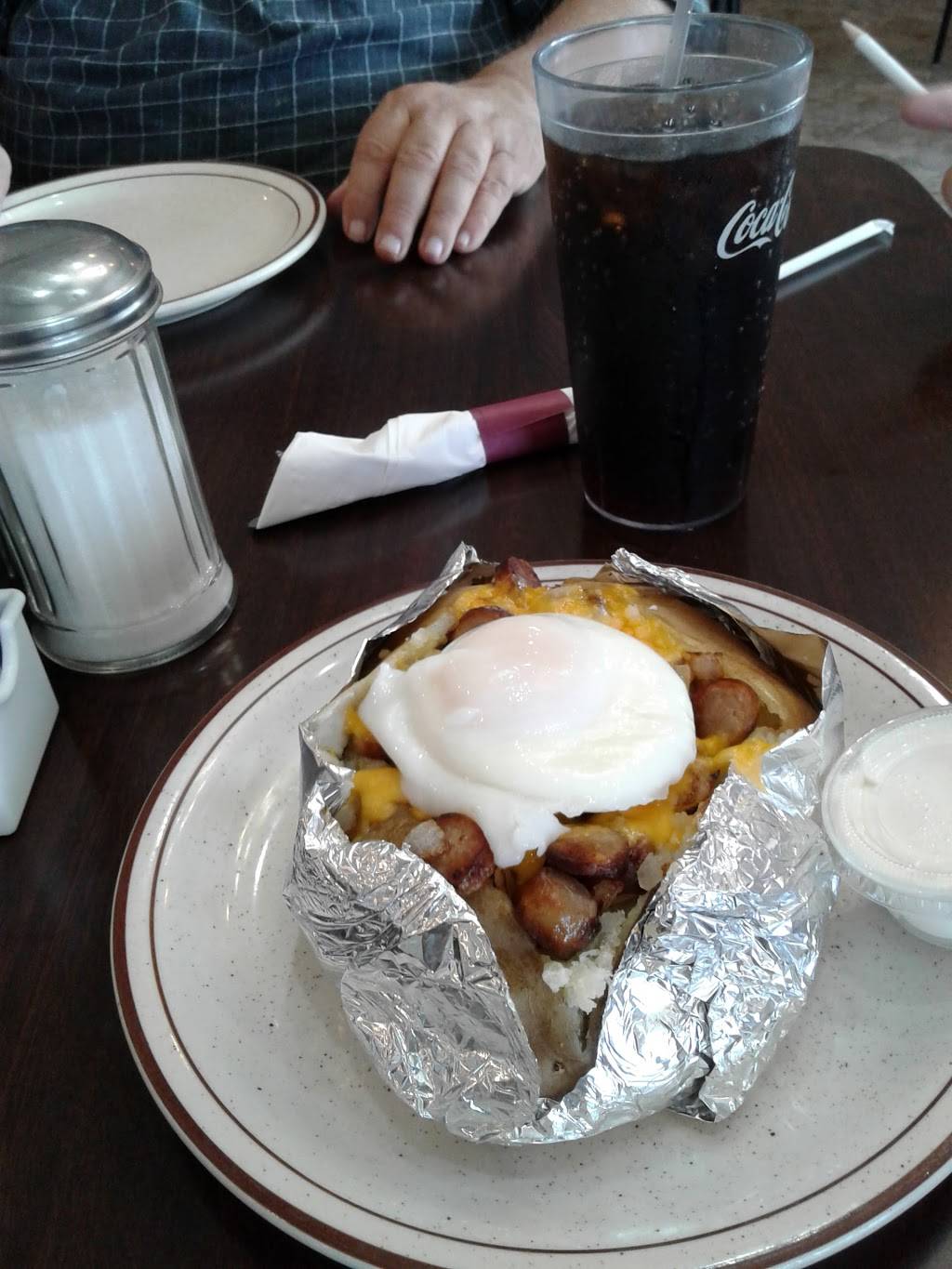 Zorbas Family Dining | restaurant | 37116 S Groesbeck Hwy, Clinton Twp, MI 48036, USA | 5864654131 OR +1 586-465-4131