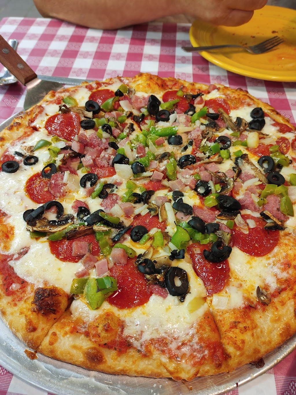 Olive tree pizza & more | restaurant | 2401 S Kings Hwy, Myrtle Beach, SC 29577, USA | 8439454381 OR +1 843-945-4381