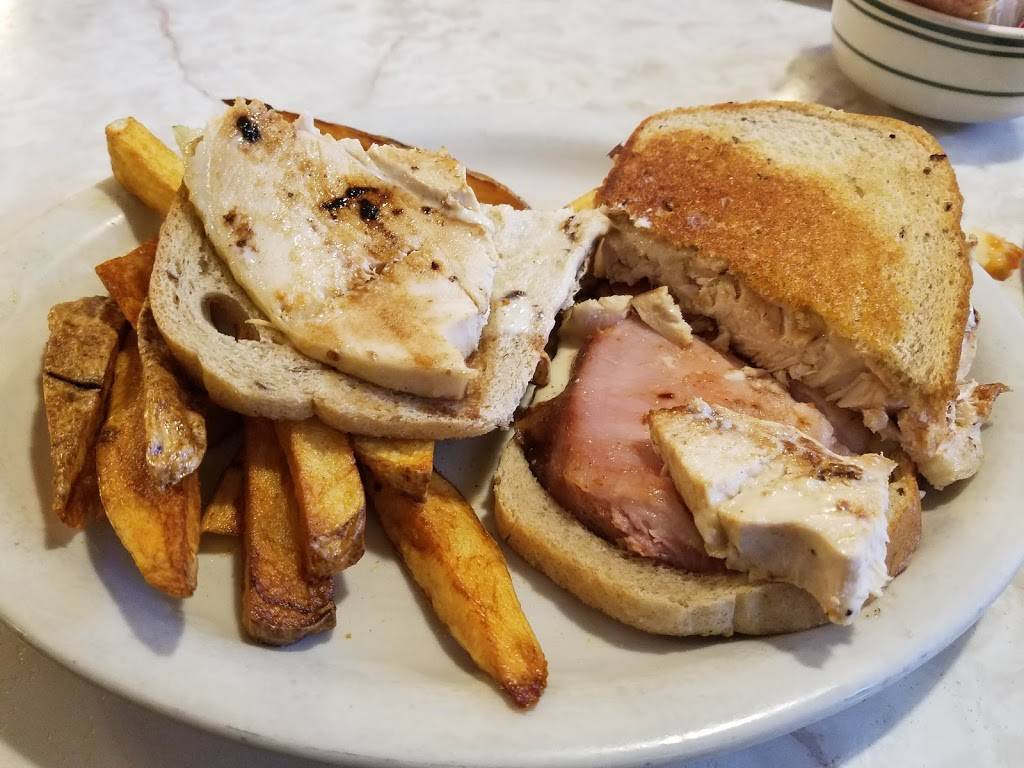 Maple Cafe | restaurant | 68867 M-62, Edwardsburg, MI 49112, USA | 2696633291 OR +1 269-663-3291