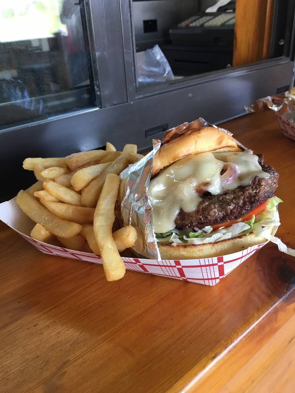 Hallies Landing | restaurant | 831 Huntington Rd, Crescent City, FL 32112, USA | 3865598125 OR +1 386-559-8125