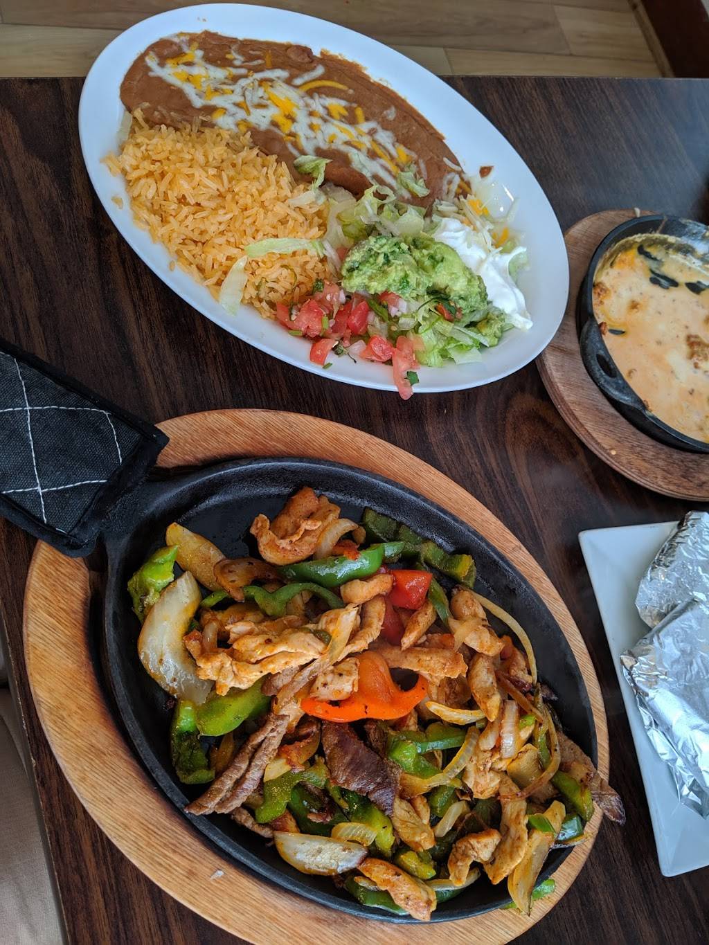 LA CASONA MEXICAN BBQ & GRILL | restaurant | 1784 Jamestown Rd, Williamsburg, VA 23185, USA | 7578085595 OR +1 757-808-5595