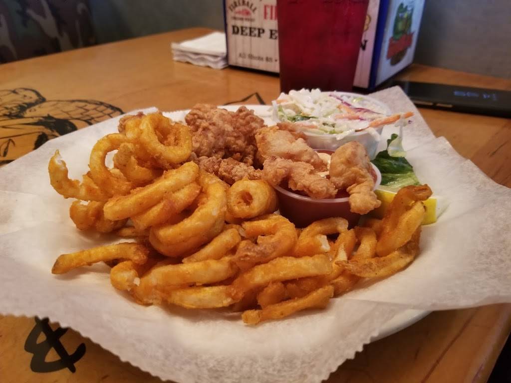 GatorBites Tail & Ale | restaurant | 20351 Summerlin Rd, Fort Myers, FL 33908, USA | 2392671317 OR +1 239-267-1317