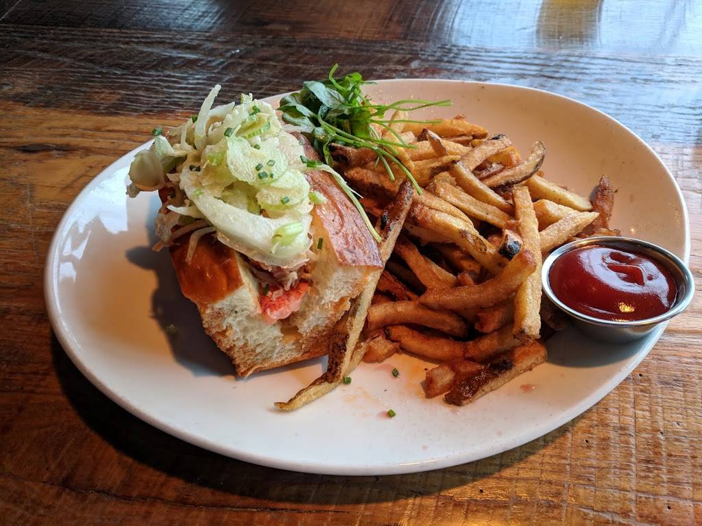 Alley Cat Oyster Bar | restaurant | 1056 Old River Rd, Cleveland, OH 44113, USA | 2165749999 OR +1 216-574-9999