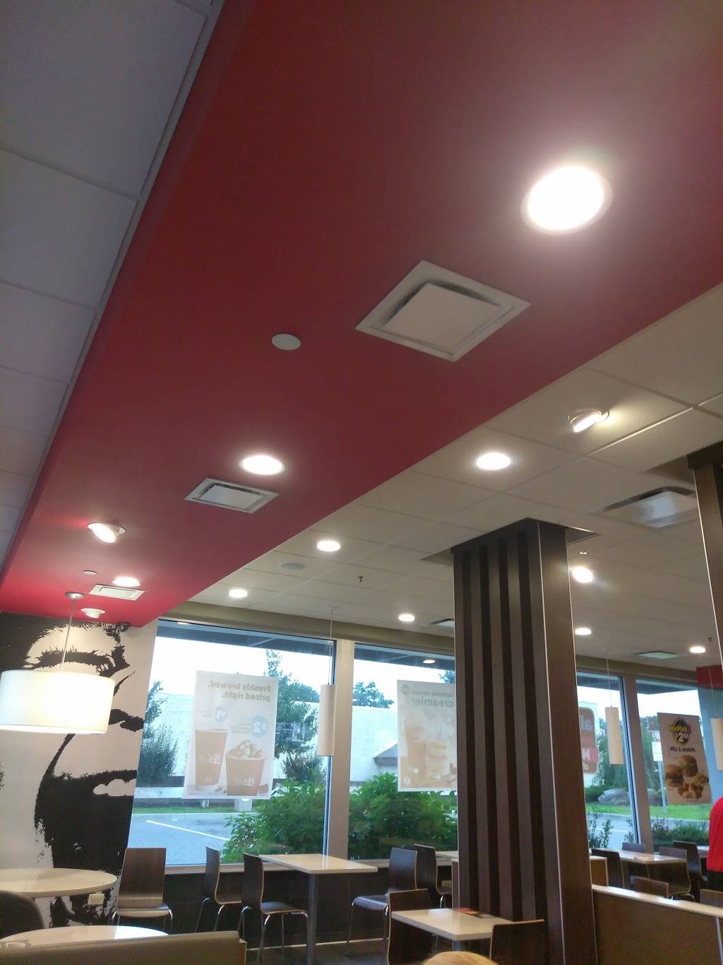 McDonalds | cafe | 639 Memorial Dr, Chicopee, MA 01020, USA | 4135933110 OR +1 413-593-3110