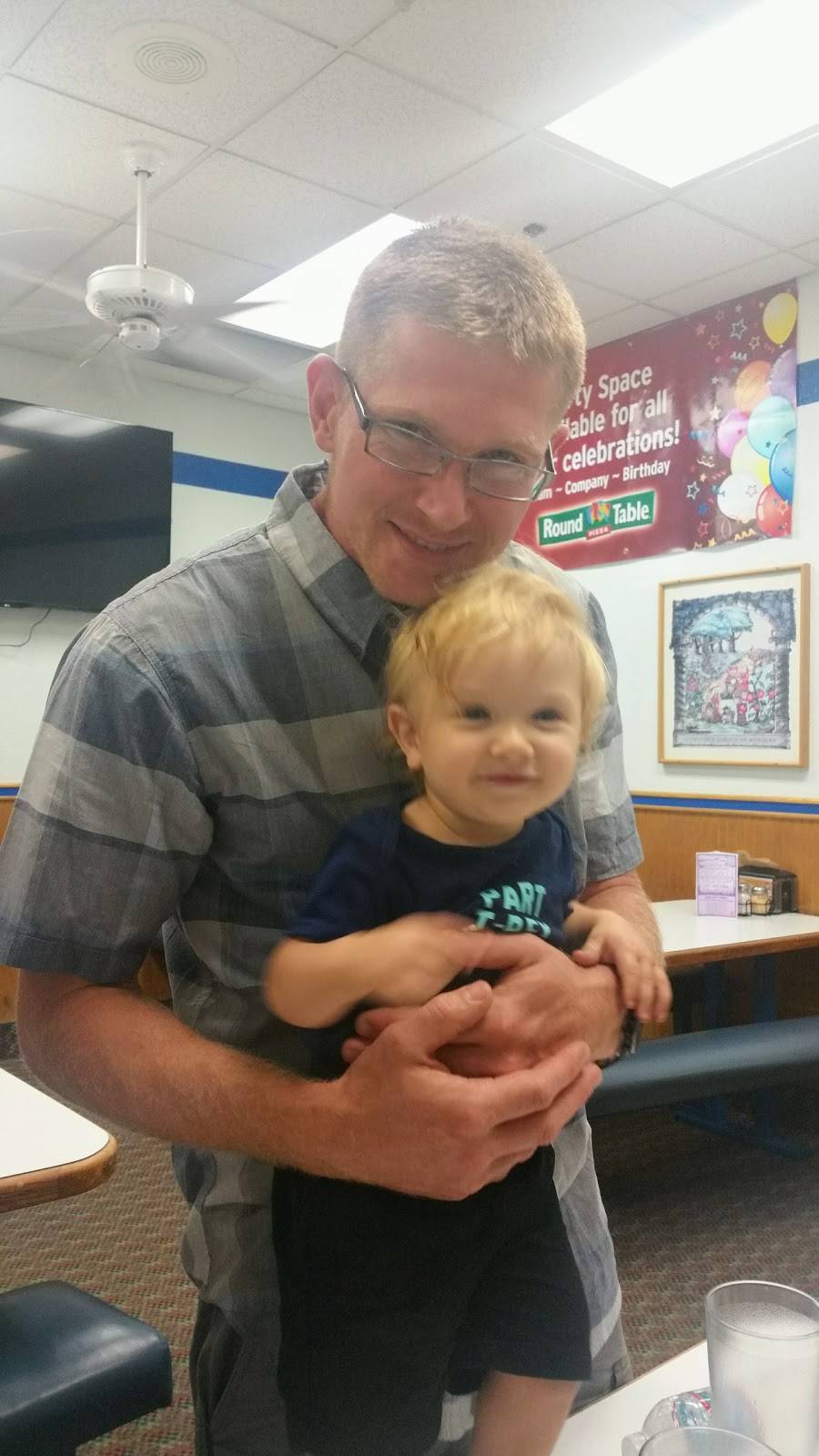 Round Table Pizza | meal delivery | 3633 Eureka Way, Redding, CA 96001, USA | 5302441926 OR +1 530-244-1926