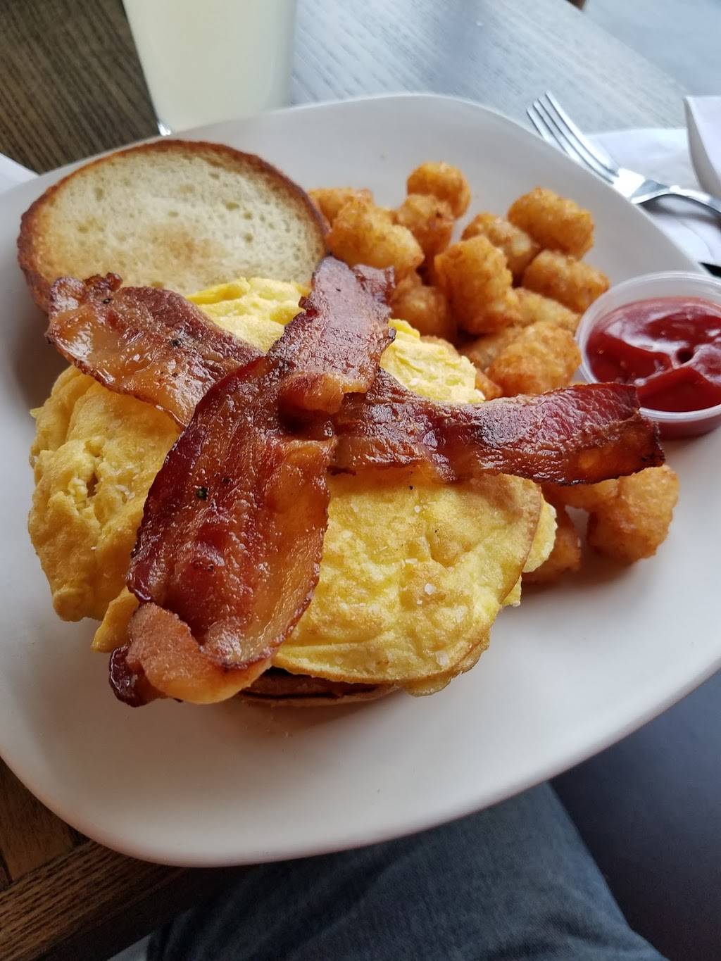 Fischman Public House | restaurant | 4058 N Milwaukee Ave, Chicago, IL 60641, USA | 7738676300 OR +1 773-867-6300