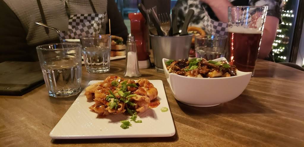 Pub Chienne à Jacques | restaurant | 625 Boulevard Curé-Labelle #2, Blainville, QC J7C 2J1, Canada | 4505087888 OR +1 450-508-7888