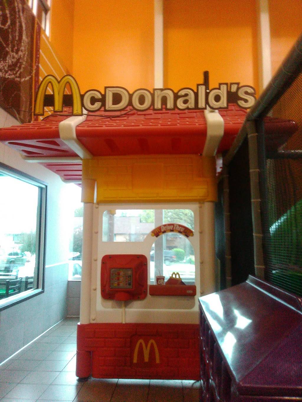 McDonalds | cafe | 109 S Gilbert St, Danville, IL 61832, USA | 2174464084 OR +1 217-446-4084