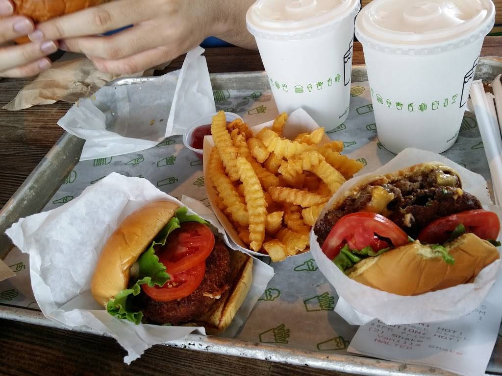 Shake Shack | restaurant | The Gallery at Westbury Plaza, 860 Old Country Rd, Garden City, NY 11530, USA | 5166202880 OR +1 516-620-2880