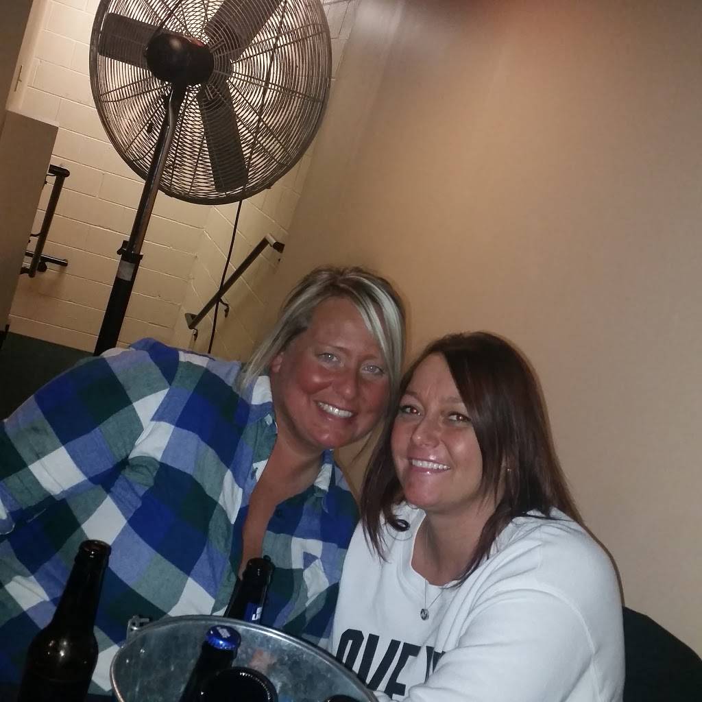 Gallaghers Pizza | meal delivery | 7748, 1273 N Bluff Rd, Greenwood, IN 46142, USA | 3178833334 OR +1 317-883-3334