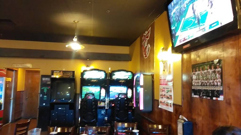 Me-n-Eds Pizzeria | restaurant | 1583 E El Monte Way, Dinuba, CA 93618, USA | 5595916986 OR +1 559-591-6986