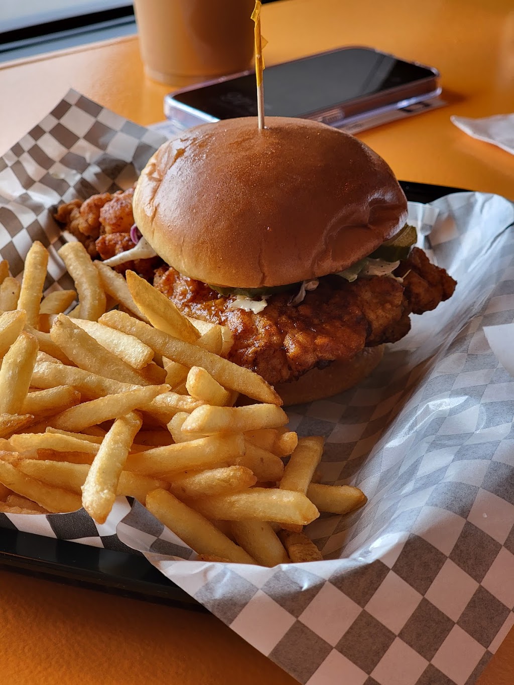 LA Hot Chicken | restaurant | 42314 Hayes Rd, Clinton Twp, MI 48038, USA | 5866908081 OR +1 586-690-8081