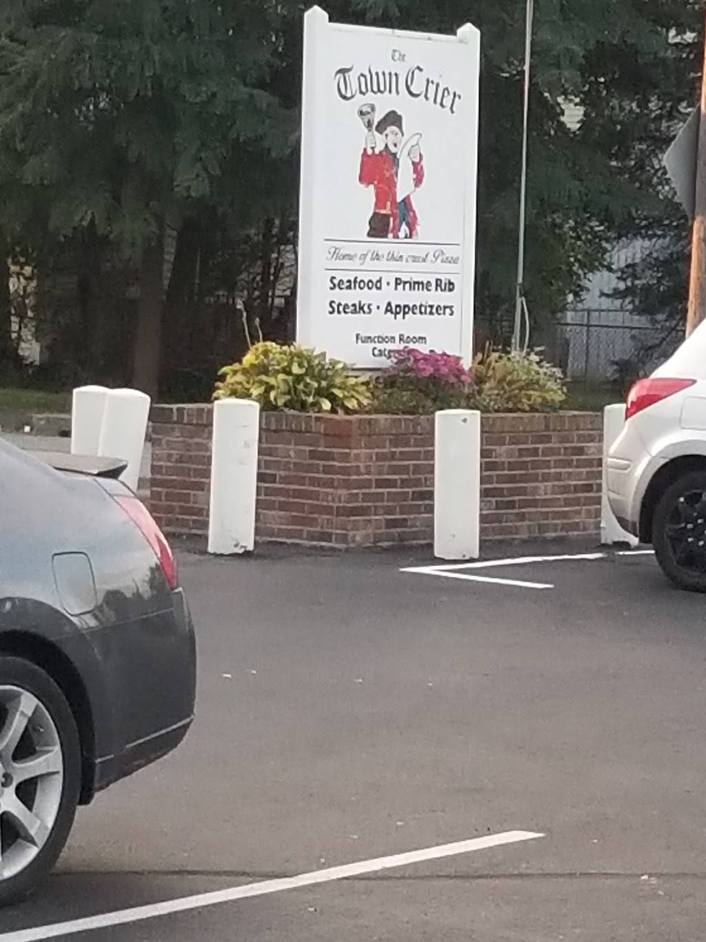 Town Crier | restaurant | 5 Maitland St, Fairhaven, MA 02719, United States | 5089928687 OR +1 508-992-8687