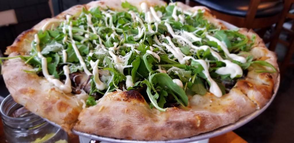 When Pigs Fly Restaurant & Pizzeria | bakery | 460 US-1, Kittery, ME 03904, USA | 2074387036 OR +1 207-438-7036