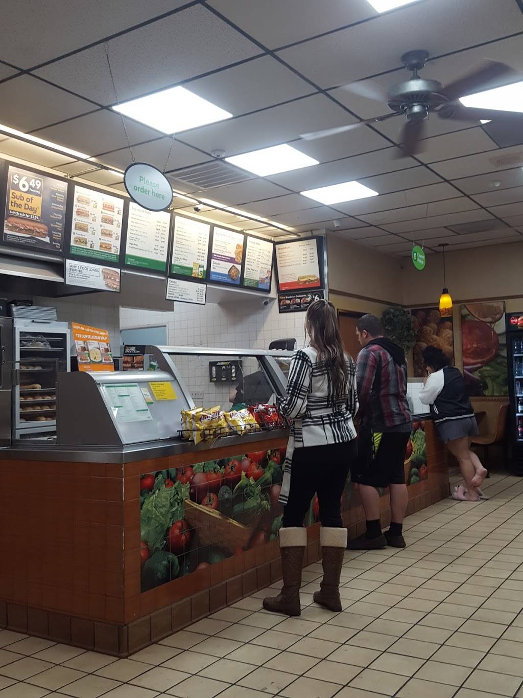 Subway | restaurant | 16922 Main St, Hesperia, CA 92345, USA | 7609495545 OR +1 760-949-5545