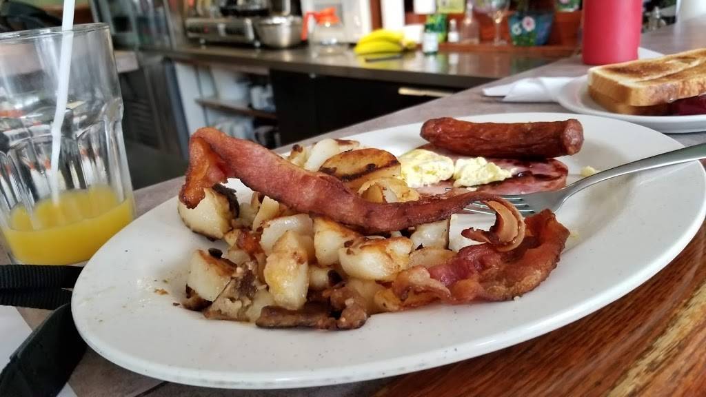 Ginger Bread House Restaurant | restaurant | 1 Talbot St E, Leamington, ON N8H 1L1, Canada | 5193265343 OR +1 519-326-5343