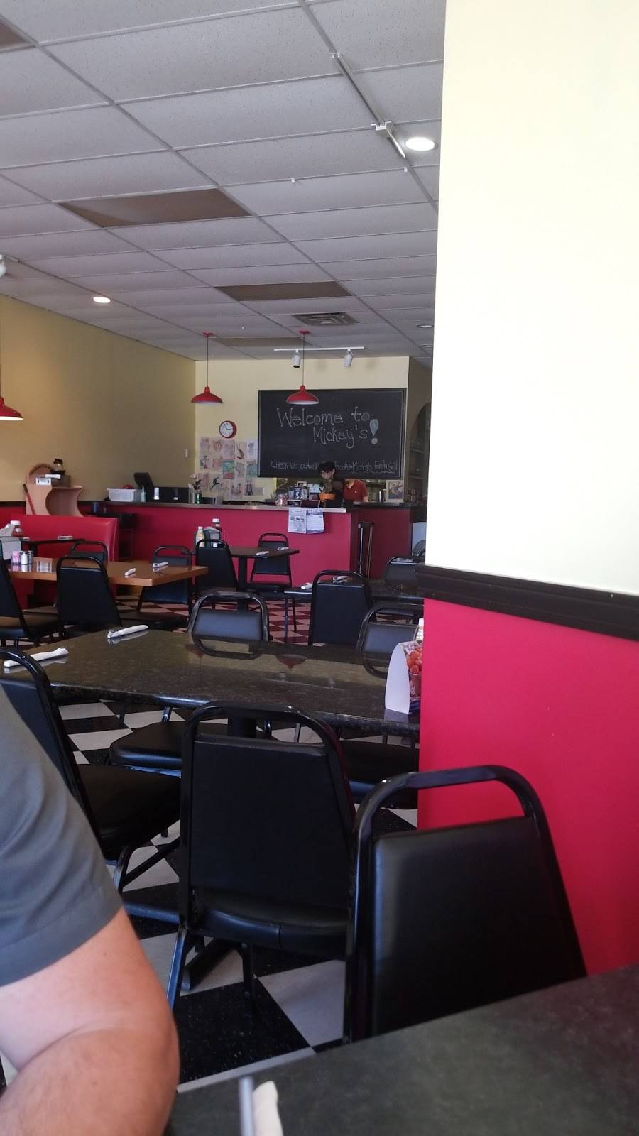 Mickeys Family Grill | restaurant | s75w17351 Janesville Rd, Muskego, WI 53150, USA | 2627104061 OR +1 262-710-4061