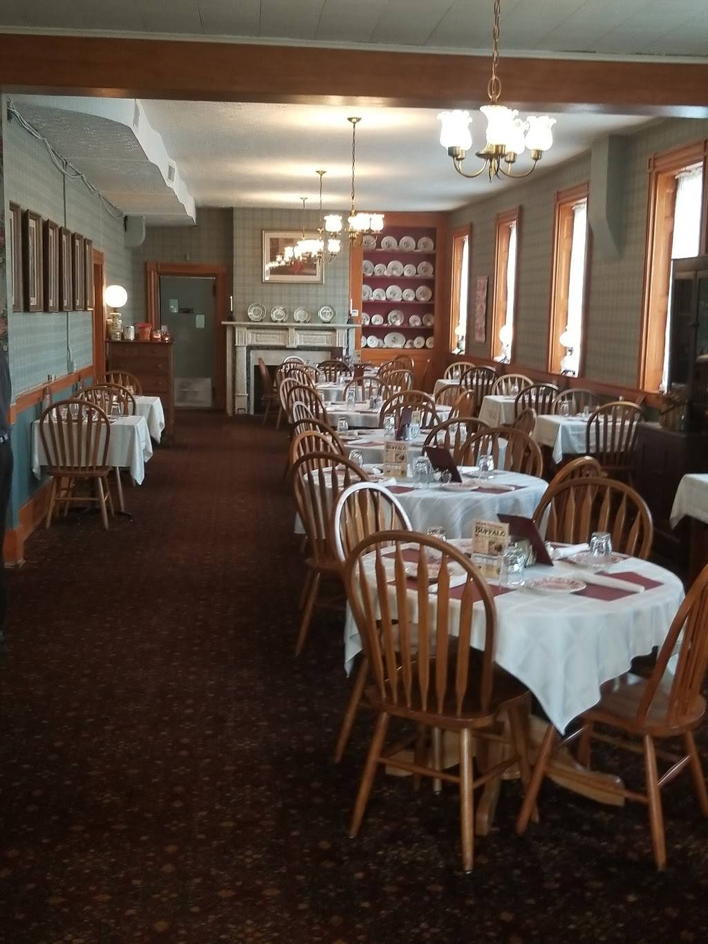 Red Brick Tavern | restaurant | 1700 Cumberland St, London, OH 43140, USA | 7408521474 OR +1 740-852-1474