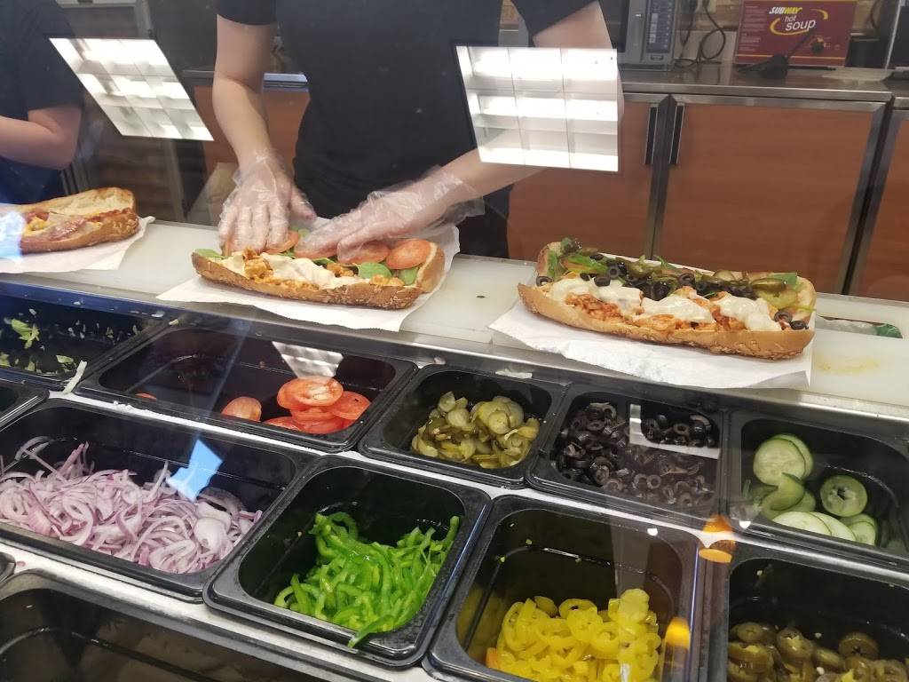 Subway | restaurant | 5469 New Cut Rd, Louisville, KY 40214, USA | 5023681195 OR +1 502-368-1195