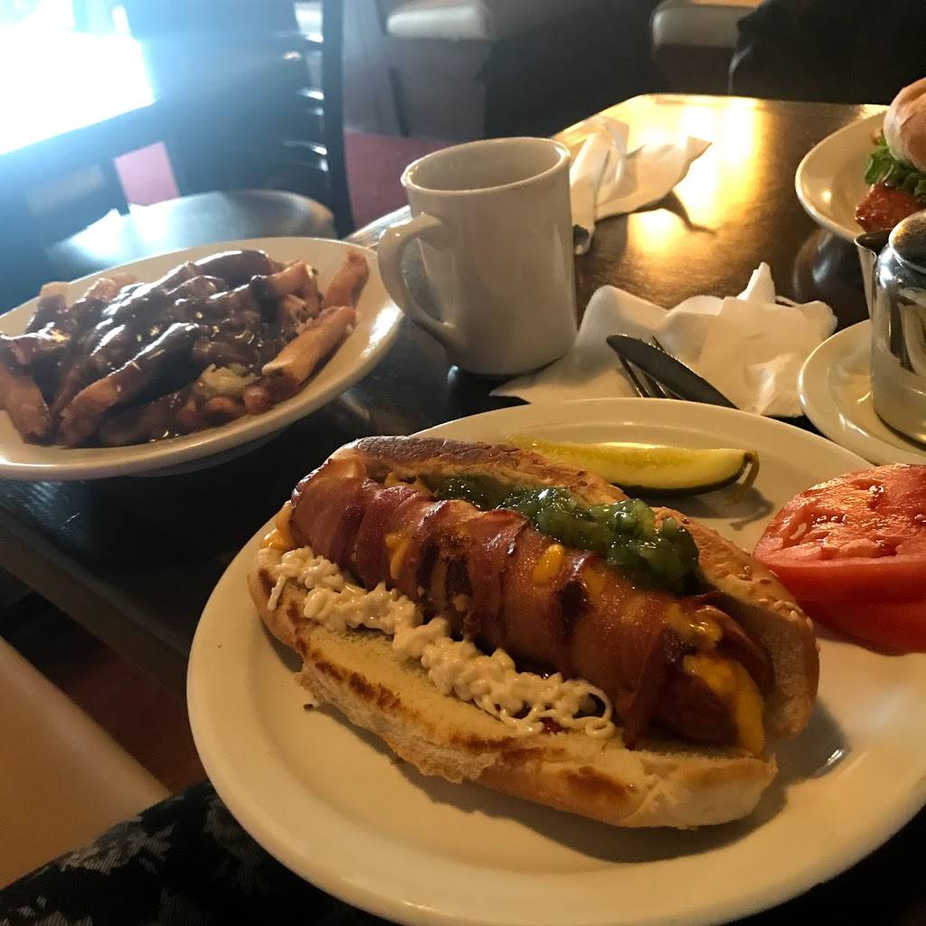 Dimitris Restaurant & Nikos Patio | restaurant | 609 William St, Cobourg, ON K9A 3A5, Canada | 2892521609 OR +1 289-252-1609