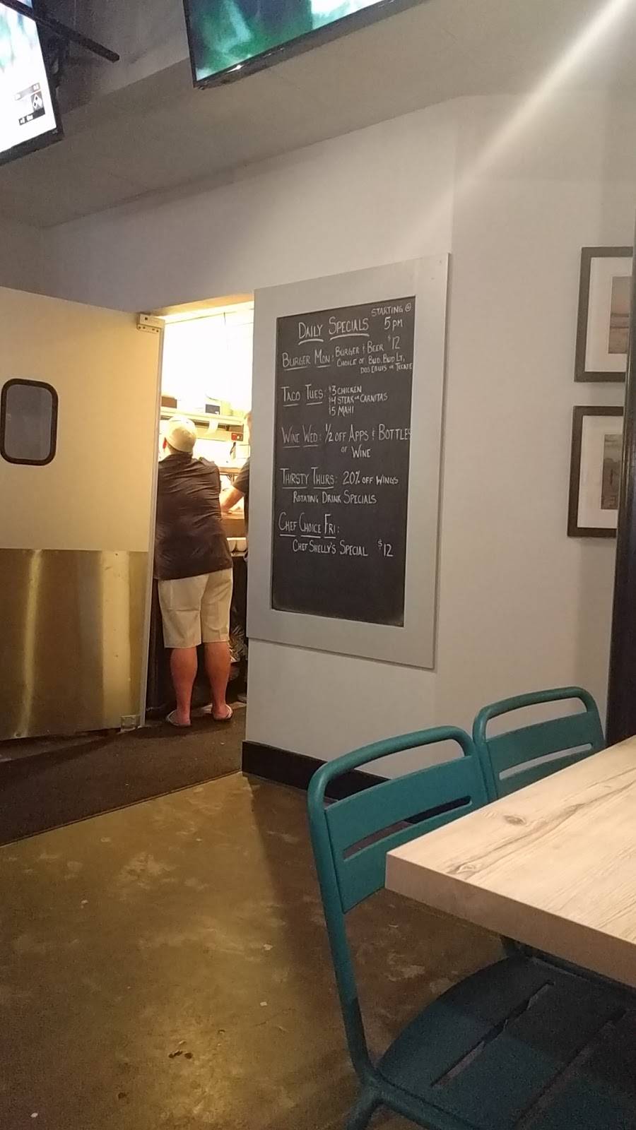 Nautilus Tavern | restaurant | 6830 La Jolla Blvd #103, La Jolla, CA 92037, USA | 8587502056 OR +1 858-750-2056